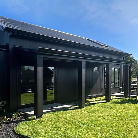 Hillbrook - A Luxurious Guesthouse Ohauiti Exterior foto