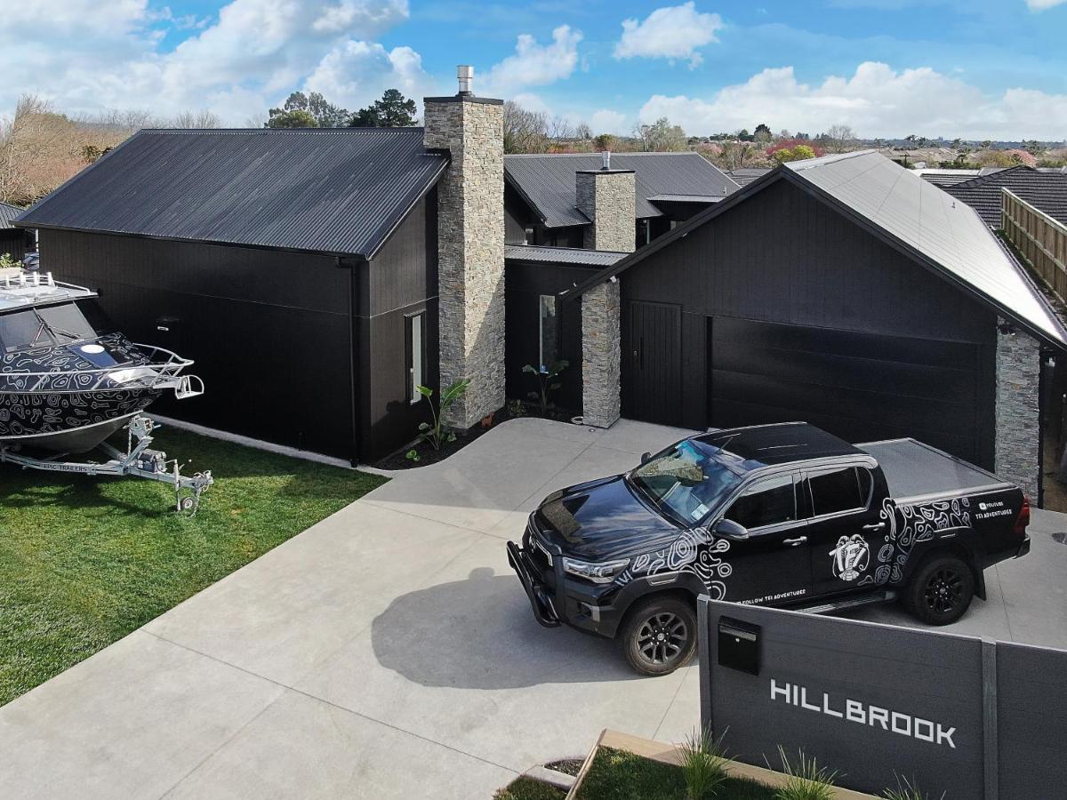 Hillbrook - A Luxurious Guesthouse Ohauiti Exterior foto